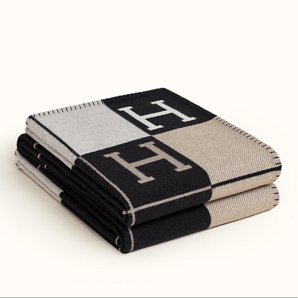 ❗️Sold❗️Hermès Avalon III throw blanket